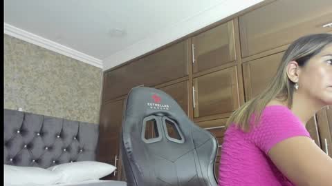 Snapshot of stella_xue chatting on 4, 1, 2025 Estella online show from 4, 1, 2025