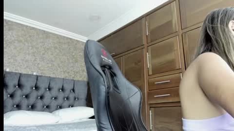 Snapshot of stella_xue chatting on 7, 1, 2025 Estella online show from 7, 1, 2025