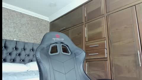 Snapshot of stella_xue chatting on 8, 1, 2025 Estella online show from 8, 1, 2025