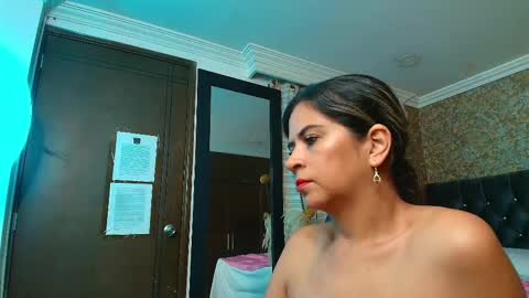 Snapshot of stella_xue chatting on 13, 9, 2025 Estella online show from 13, 9, 2025