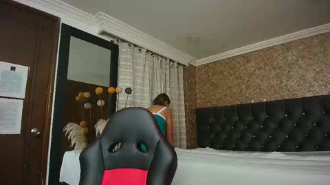 Snapshot of stella_xue chatting on 15, 9, 2025 Estella online show from 15, 9, 2025