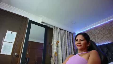 Snapshot of stella_xue chatting on 9, 10, 2025 Estella online show from 9, 10, 2025