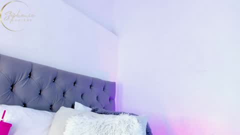 Stephania  online show from 9, 1, 2025