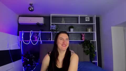 Snapshot of stephierousee chatting on 25, 2, 2026 Stephie online show from 25, 2, 2026