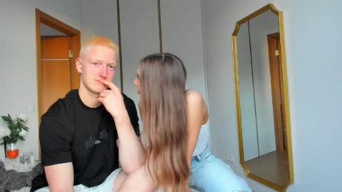 Step sis and Step bro online show from 17, 4, 2026