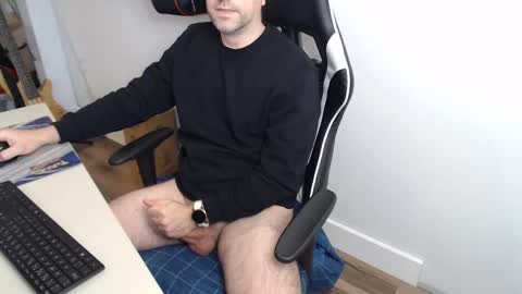 Snapshot of steve_oo8 chatting on 8, 1, 2025 steve_oo8 online show from 8, 1, 2025