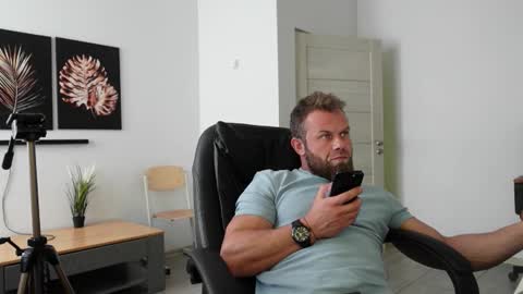 Snapshot of stewart_benzo chatting on 9, 3, 2026 Stewart Barnz online show from 9, 3, 2026