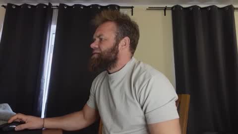 Snapshot of stewart_benzo chatting on 6, 4, 2026 Stewart Barnz online show from 6, 4, 2026