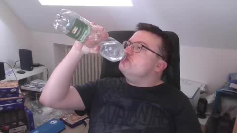 Oliver online show from 8, 4, 2026