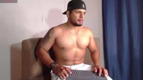 Snapshot of stone_lee_ chatting on 22, 7, 2026 Stone Lee online show from 22, 7, 2026