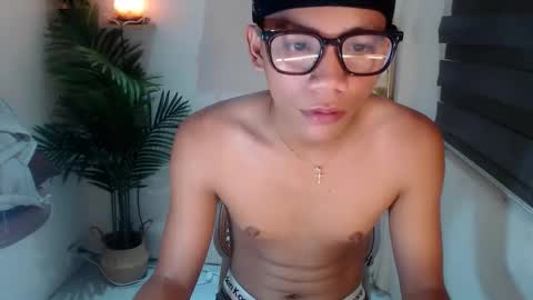 Snapshot of straight_moreno69 chatting on 28, 5, 2026 James online show from 28, 5, 2026