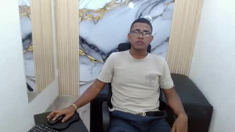 Snapshot of straightbigcockk chatting on 16, 11, 2025 StraightBigCock online show from 16, 11, 2025