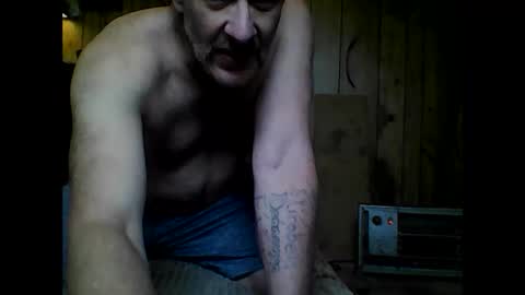 Snapshot of straightmaletouse chatting on 21, 5, 2026 straightmaletouse online show from 21, 5, 2026