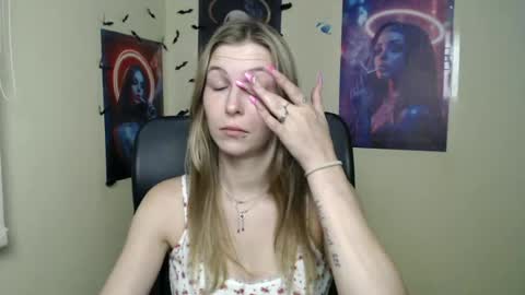 Snapshot of stranger_giirl chatting on 12, 7, 2026 Amalia online show from 12, 7, 2026