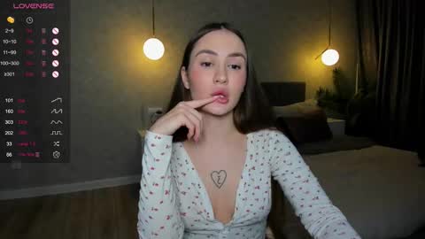 Snapshot of straw_juice chatting on 24, 3, 2026 Laura online show from 24, 3, 2026