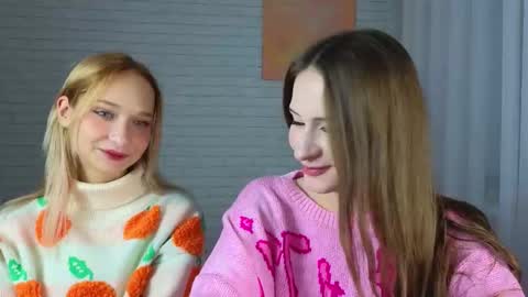 Snapshot of strawberryglow chatting on 12, 11, 2025 Alice and Violetta online show from 12, 11, 2025