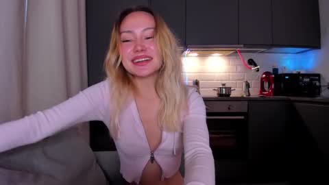 Snapshot of strawberrypie99 chatting on 9, 1, 2026 Tati and Lola online show from 9, 1, 2026