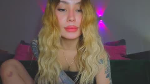 Snapshot of strawberrypie99 chatting on 27, 4, 2026 Tati and Lola online show from 27, 4, 2026