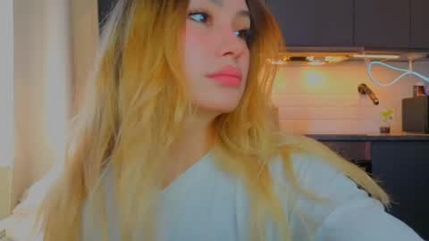 Snapshot of strawberrypie99 chatting on 6, 5, 2026 Tati and Lola online show from 6, 5, 2026