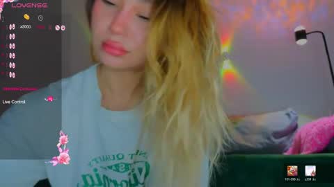 Snapshot of strawberrypie99 chatting on 6, 6, 2026 Tati and Lola online show from 6, 6, 2026