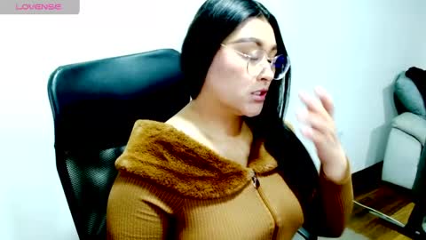 Snapshot of strawlux chatting on 15, 5, 2026 strawlux online show from 15, 5, 2026