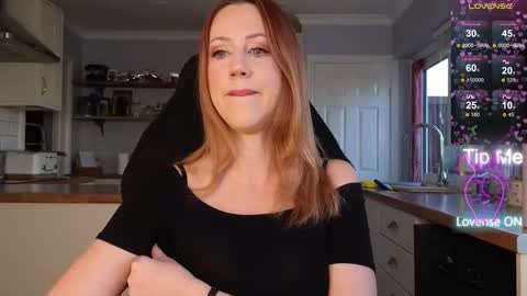 Snapshot of stripmequick chatting on 26, 11, 2025 Amorina online show from 26, 11, 2025