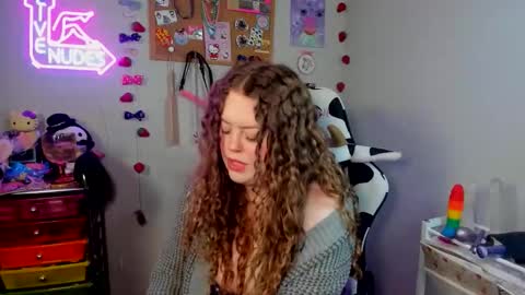 Snapshot of strwbby chatting on 11, 2, 2026 Strwbby online show from 11, 2, 2026