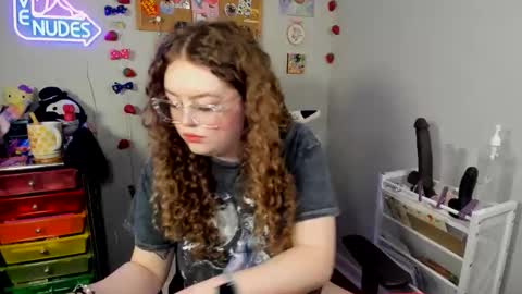 Snapshot of strwbby chatting on 17, 2, 2026 Strwbby online show from 17, 2, 2026