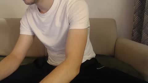 Snapshot of studfromparis chatting on 17, 5, 2026 Stud From Paris online show from 17, 5, 2026