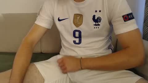 Snapshot of studfromparis chatting on 17, 6, 2026 Stud From Paris online show from 17, 6, 2026