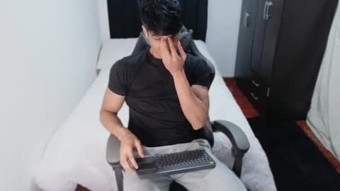 stylish men online show from 15, 10, 2025