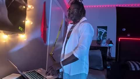 Snapshot of suavechocolatecity chatting on 16, 11, 2025 Hot Chocolate online show from 16, 11, 2025