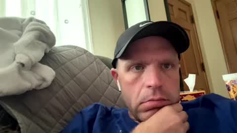 Snapshot of submissivebrett381 chatting on 16, 7, 2026 submissivebrett381 online show from 16, 7, 2026