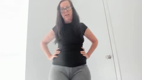 Snapshot of submissivepeachgoddess chatting on 3, 5, 2026 Submissie Peach Goddess online show from 3, 5, 2026