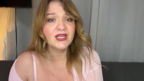 Snapshot of submissivescarletxo chatting on 15, 5, 2026 Scarlet online show from 15, 5, 2026