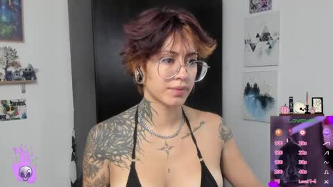 Snapshot of succubus_girl_ chatting on 23, 4, 2026 Alexy online show from 23, 4, 2026