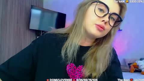 suchcute_ online show from 6, 3, 2026