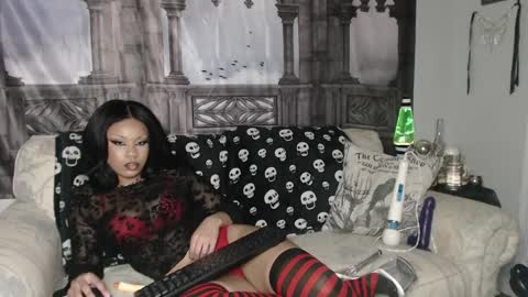 Suede Bones online show from 18, 11, 2025