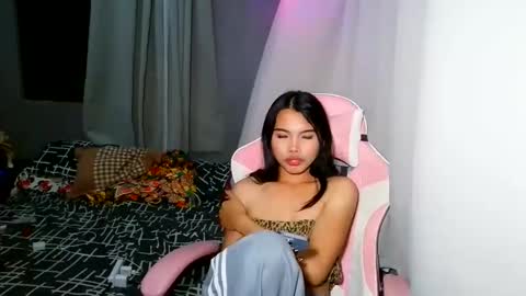 Snapshot of sugar_holly96 chatting on 27, 5, 2026 sugar_holly96 online show from 27, 5, 2026