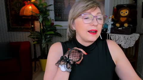 Vivien online show from 8, 1, 2025