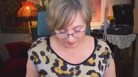 Vivien online show from 5, 2, 2025