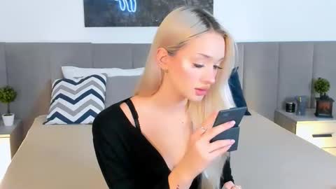 sugarwhisper online show from 3, 11, 2025