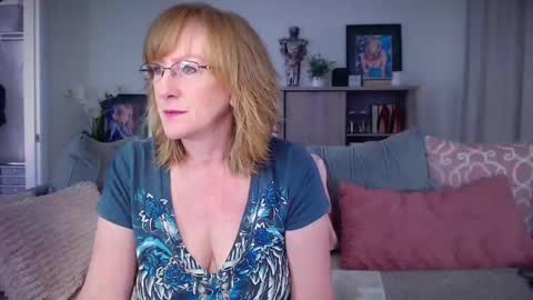 Snapshot of summerknightzzz chatting on 6, 4, 2026 SummerKnightzzz online show from 6, 4, 2026