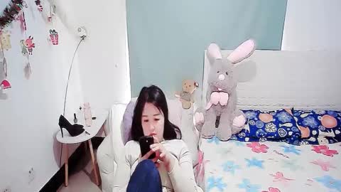 Snapshot of sun_yummy chatting on 5, 1, 2025 Lucis online show from 5, 1, 2025