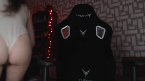 Snapshot of sunloveandwe chatting on 23, 10, 2025 Mistress Eve online show from 23, 10, 2025