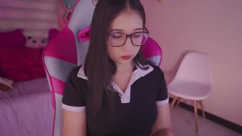 Snapshot of sunny_flower_ chatting on 18, 12, 2025 SUNNY online show from 18, 12, 2025