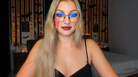 Snapshot of sunsetwithava chatting on 30, 10, 2025 sunsetwithava online show from 30, 10, 2025