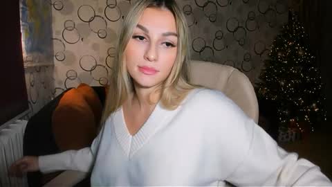 Snapshot of sunsetwithava chatting on 19, 12, 2025 sunsetwithava online show from 19, 12, 2025