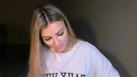 Snapshot of sunsetwithava chatting on 2, 3, 2026 sunsetwithava online show from 2, 3, 2026