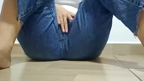 Snapshot of sunshine_days chatting on 19, 12, 2025 Annie online show from 19, 12, 2025